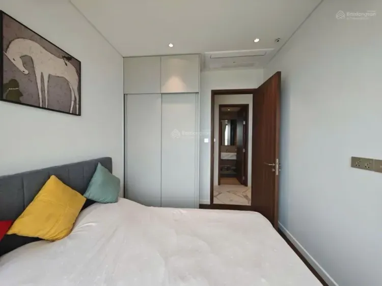 The Crest - Metropole: 2-Bedroom High-Floor Unit for Rent with Open View of Landmark 81 - Photo 5